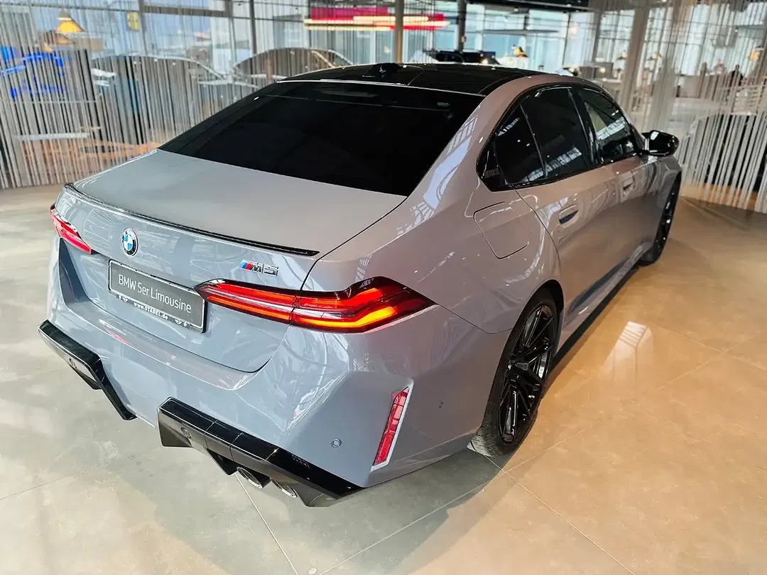 BMW M5 - Thumbnail 9