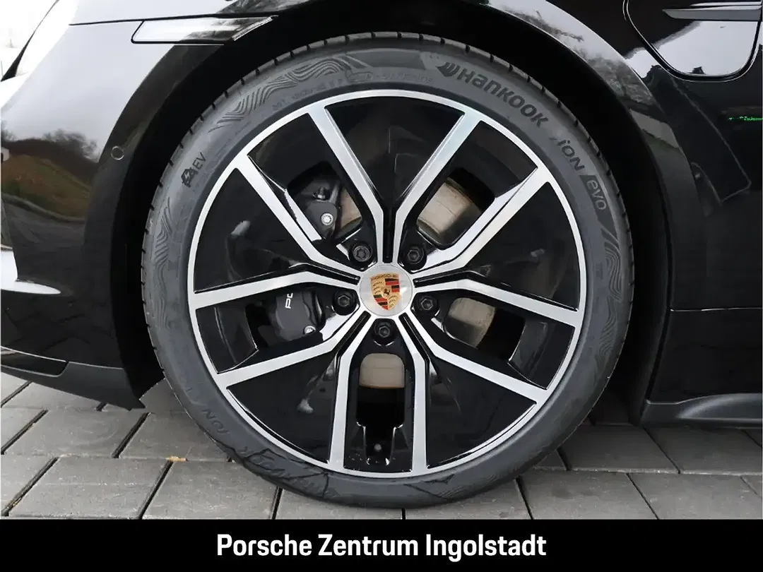Porsche Taycan - Thumbnail 10