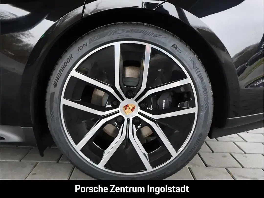 Porsche Taycan - Thumbnail 11