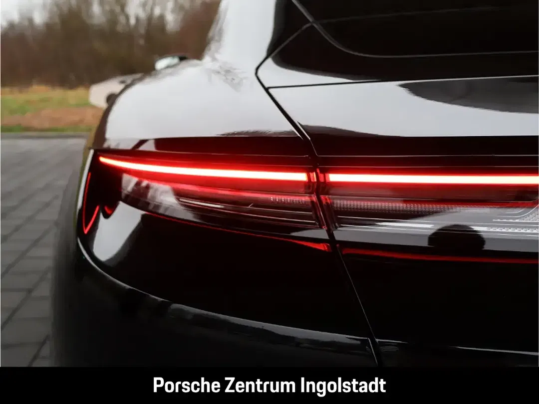 Porsche Taycan - Thumbnail 12