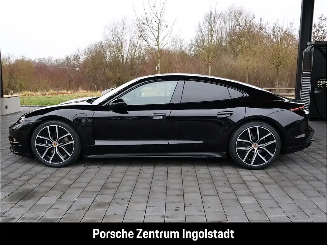Porsche Taycan - Thumbnail 2