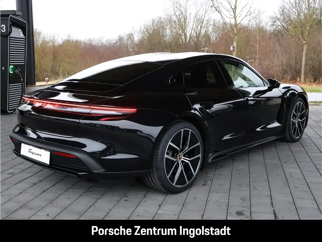 Porsche Taycan - Thumbnail 5