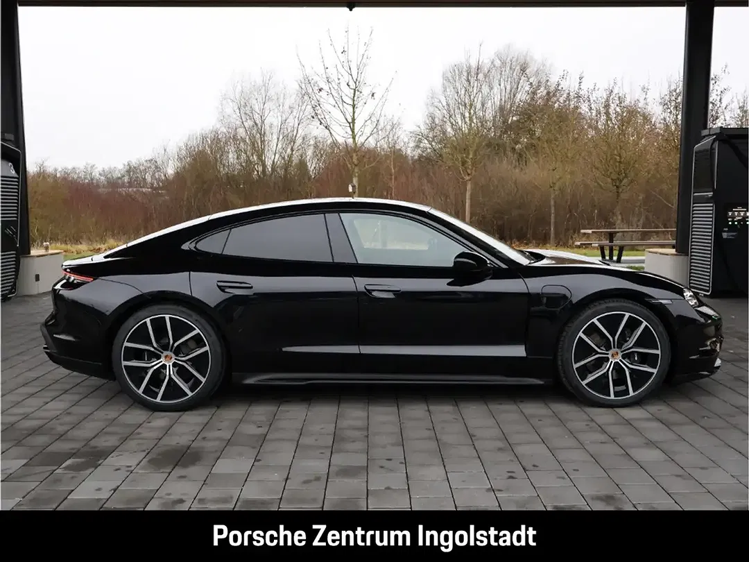 Porsche Taycan - Thumbnail 6
