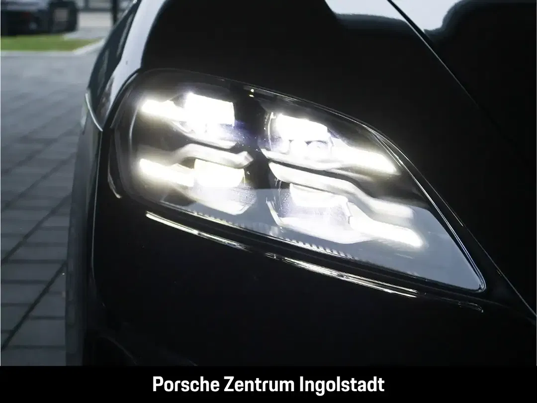Porsche Taycan - Thumbnail 9