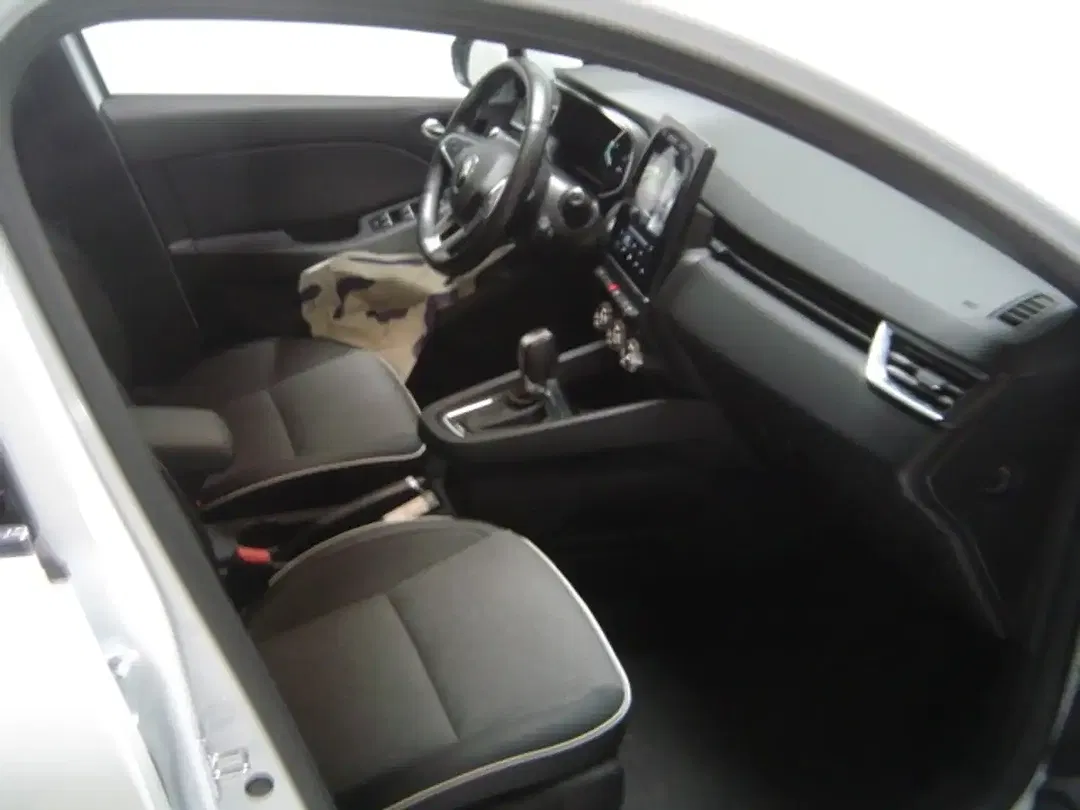 Renault Clio - Thumbnail 13