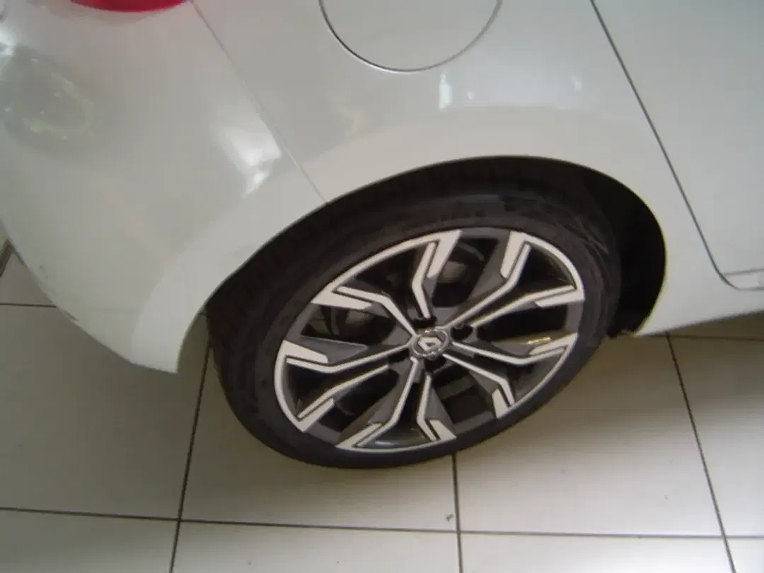 Renault Clio - Thumbnail 15