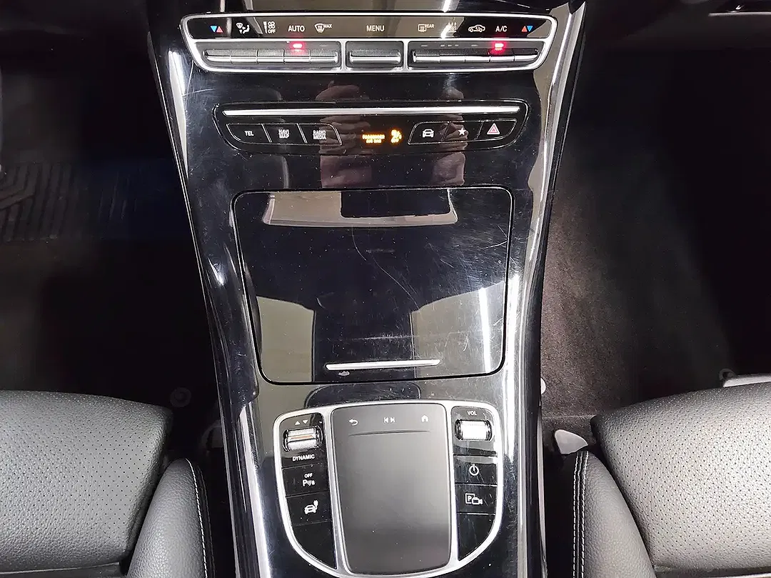 Mercedes-Benz EQC 400 - Thumbnail 6
