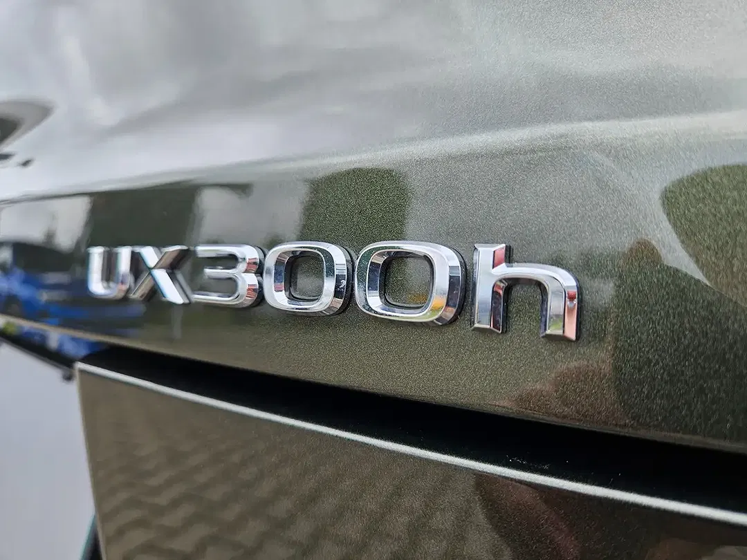 Lexus UX 300h - Thumbnail 9