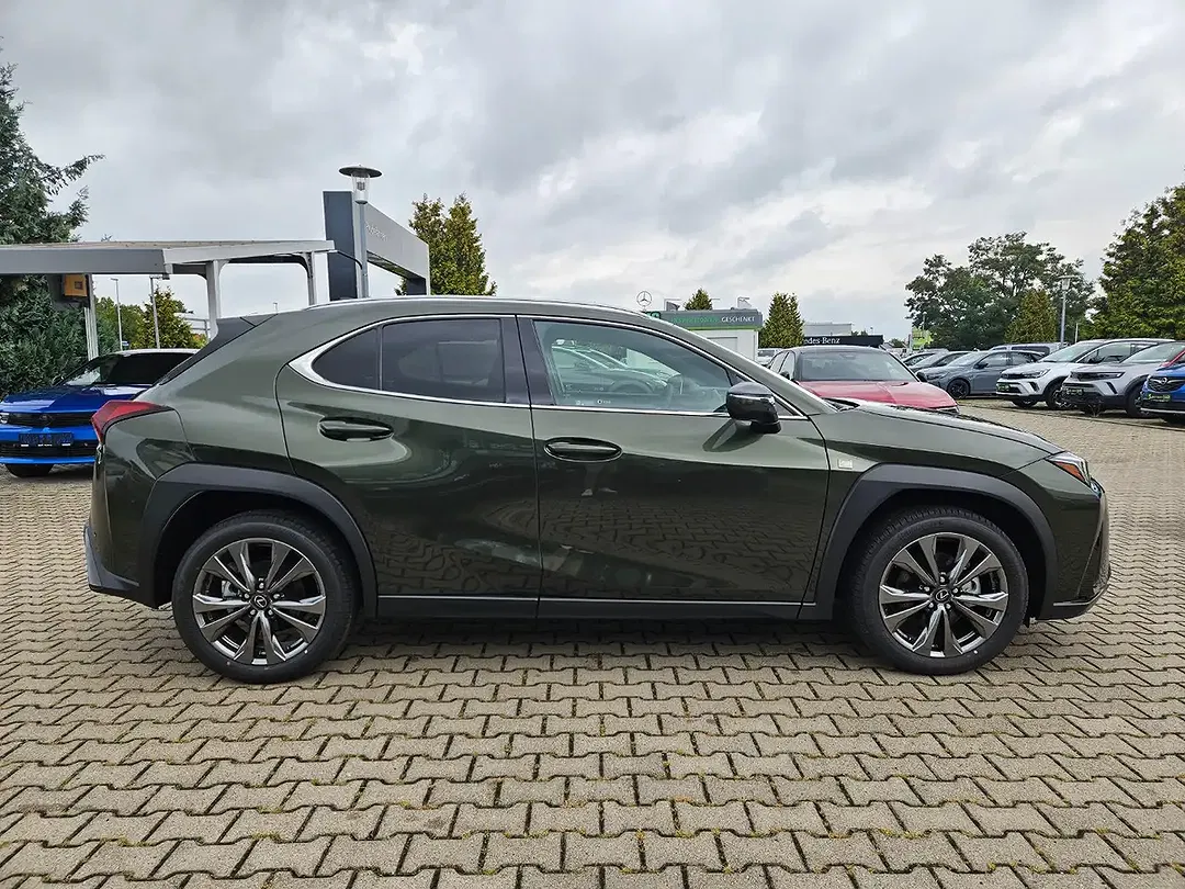 Lexus UX 300h - Thumbnail 13