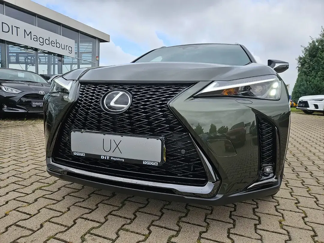 Lexus UX 300h - Thumbnail 3