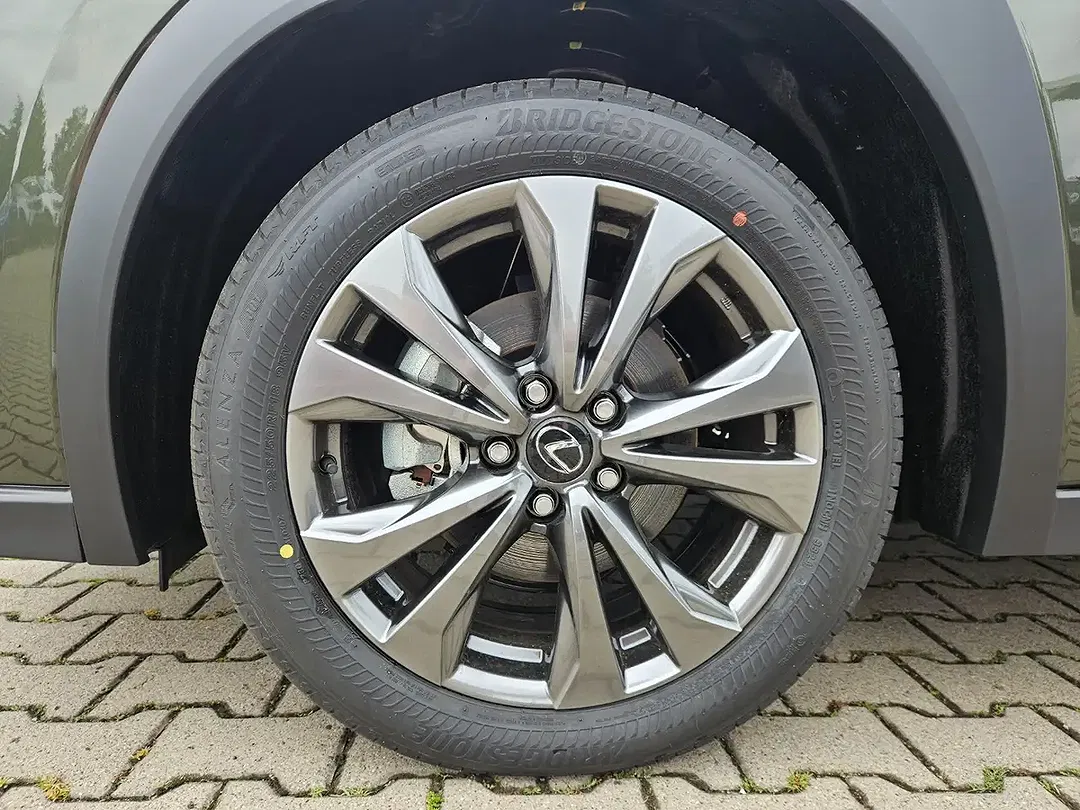 Lexus UX 300h - Thumbnail 5