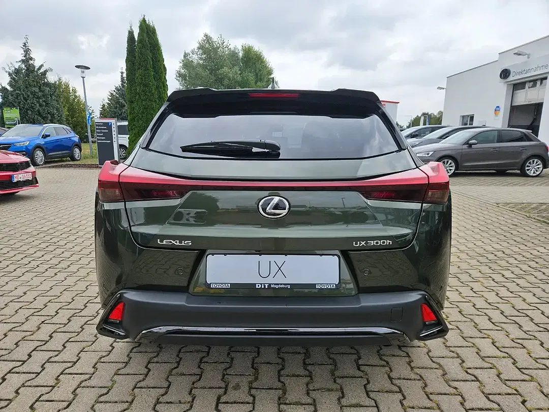 Lexus UX 300h - Thumbnail 8