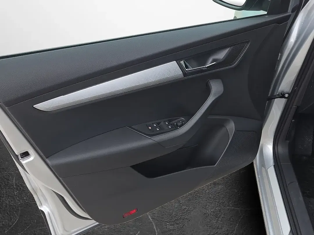 Skoda Karoq - Thumbnail 5