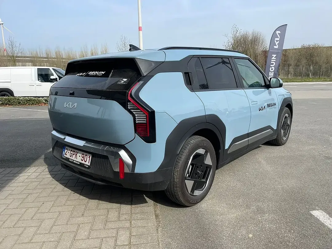 Kia EV3 - Thumbnail 2