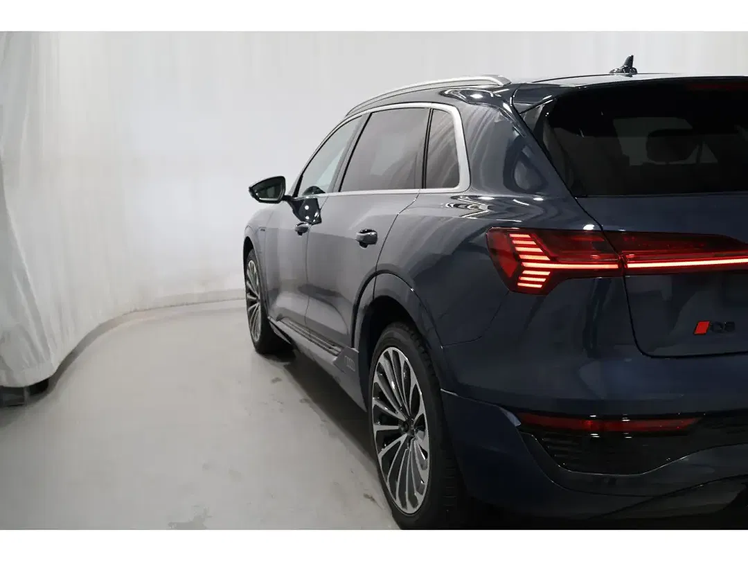 Audi Q8 - Thumbnail 13
