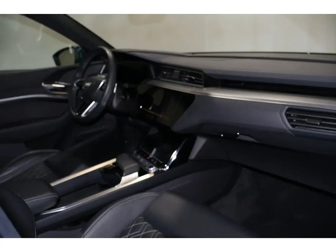 Audi Q8 - Thumbnail 15
