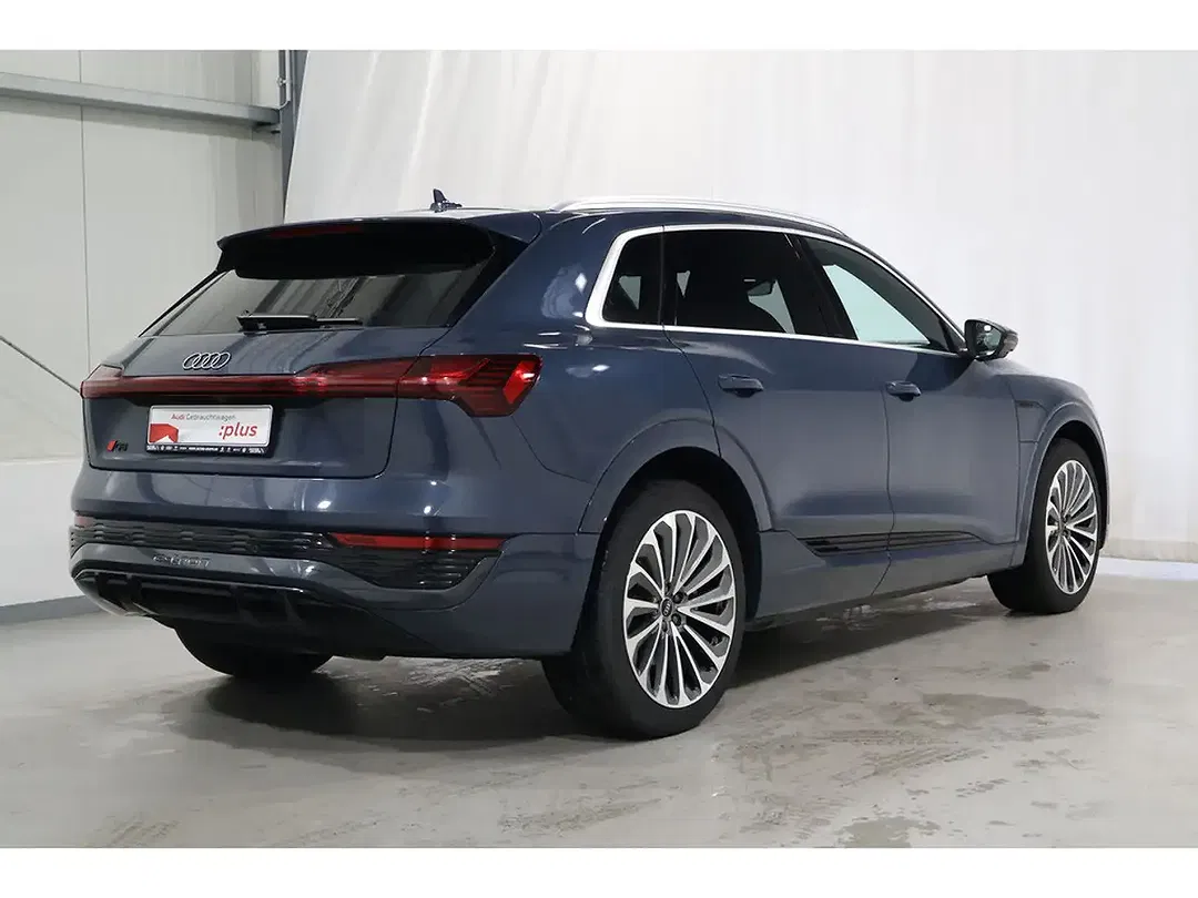 Audi Q8 - Thumbnail 3