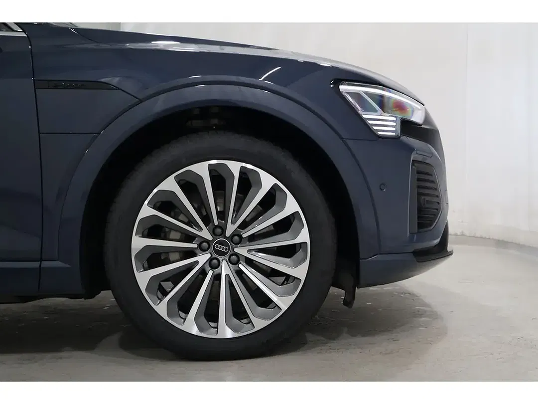 Audi Q8 - Thumbnail 5