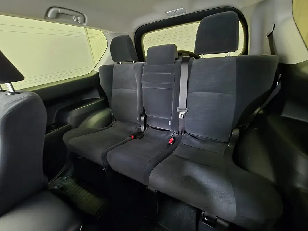 Toyota Land Cruiser - Thumbnail 5