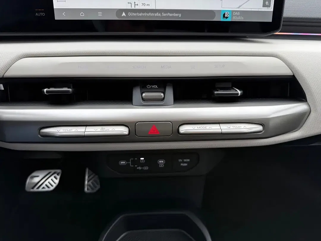 Kia EV4 - Thumbnail 14