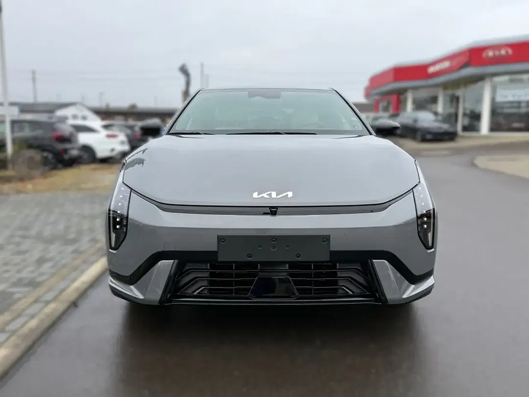 Kia EV4 - Thumbnail 2