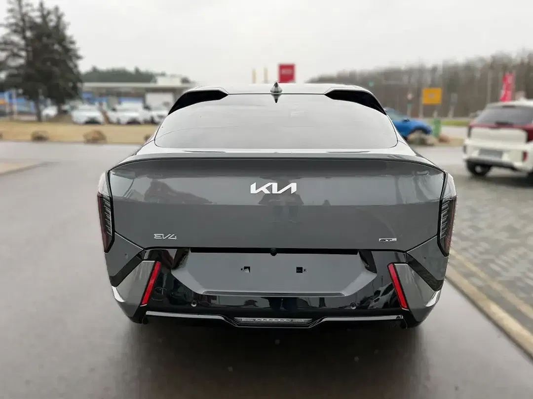 Kia EV4 - Thumbnail 4
