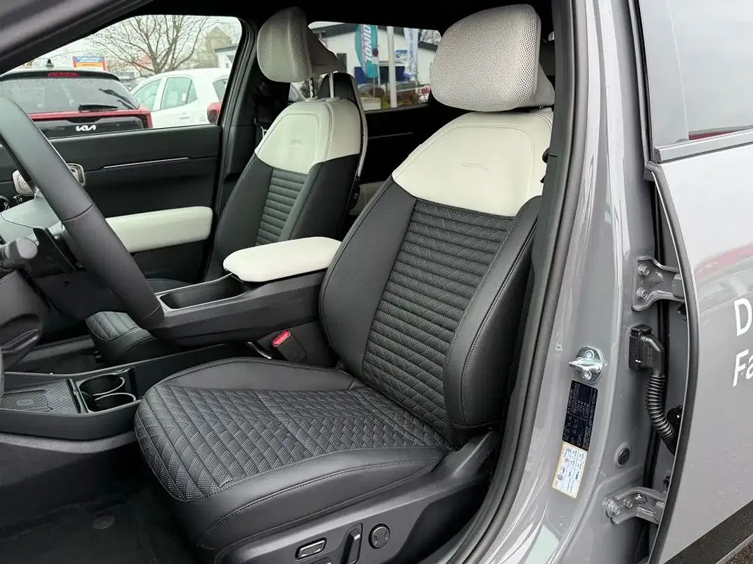 Kia EV4 - Thumbnail 6