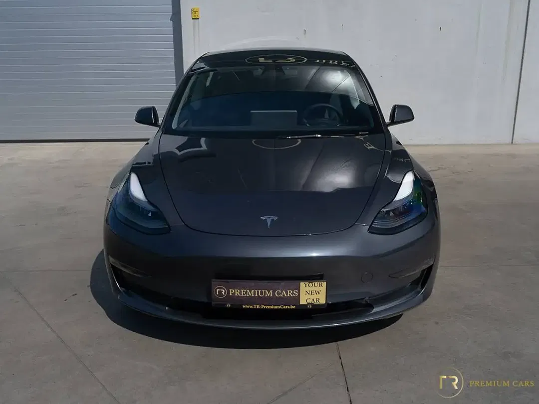 Tesla Model 3 - Thumbnail 5