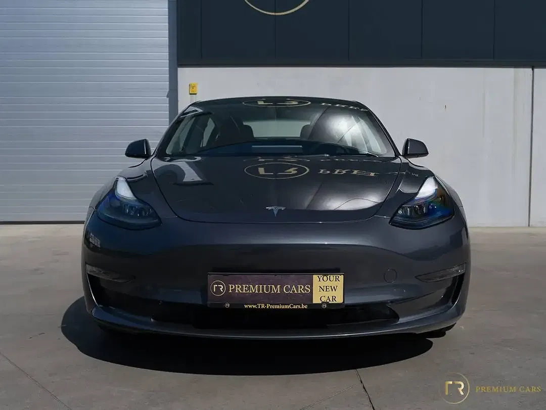 Tesla Model 3 - Thumbnail 6