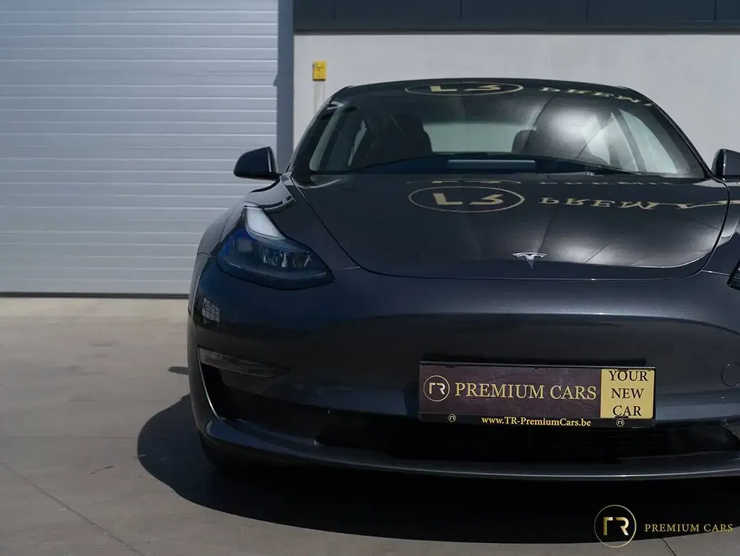 Tesla Model 3 - Thumbnail 7
