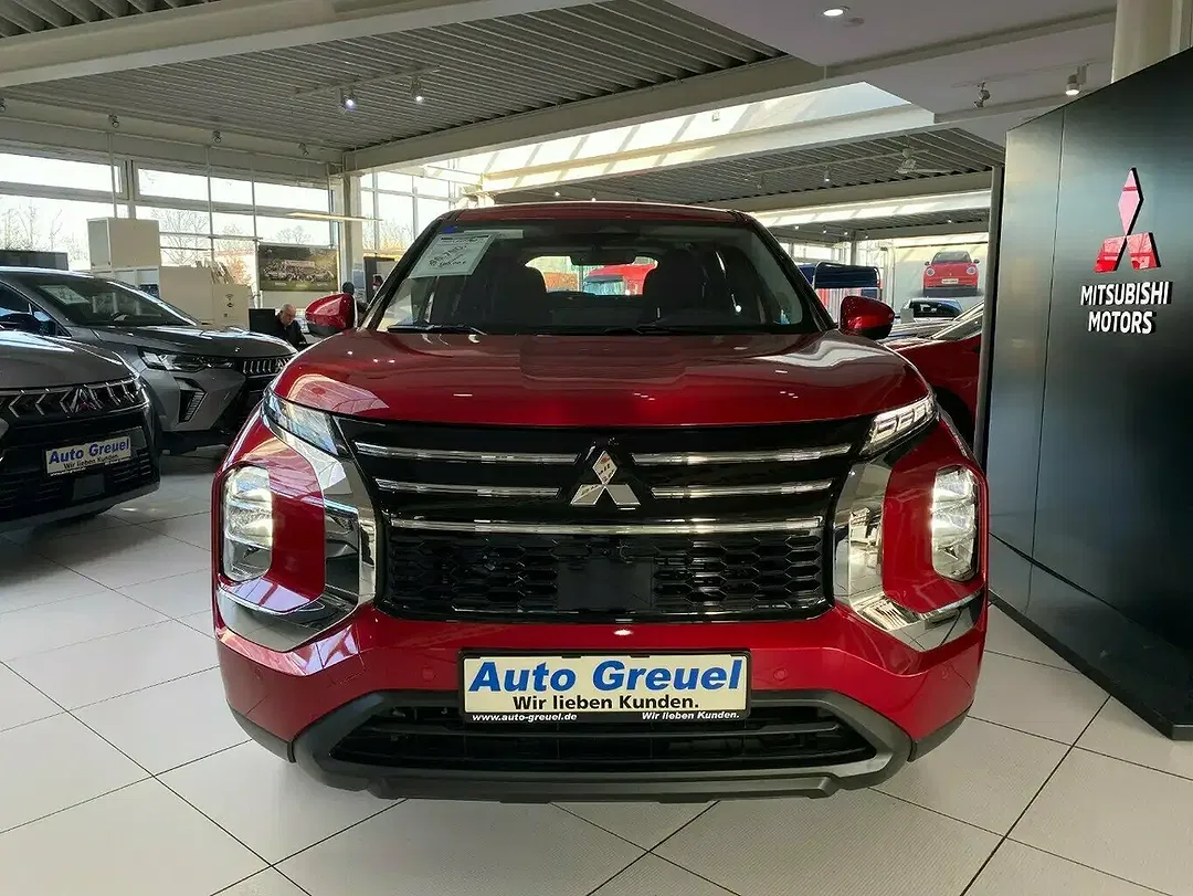 Mitsubishi Outlander - Thumbnail 3