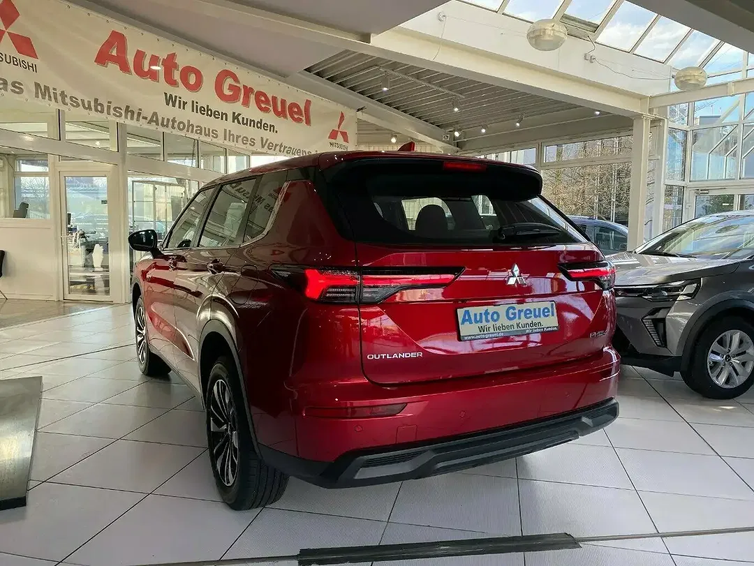 Mitsubishi Outlander - Thumbnail 4
