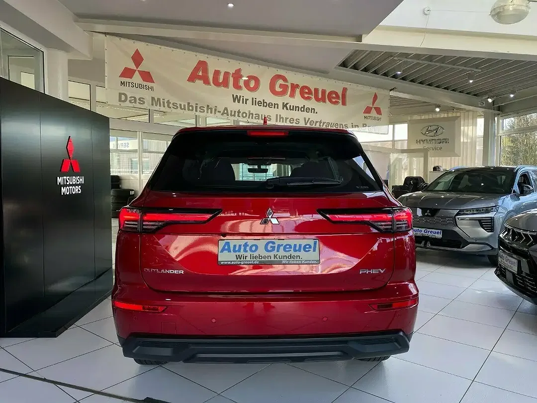 Mitsubishi Outlander - Thumbnail 5