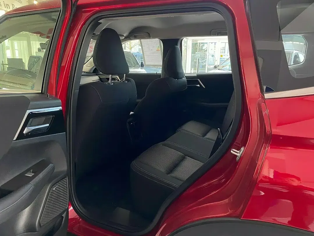 Mitsubishi Outlander - Thumbnail 6