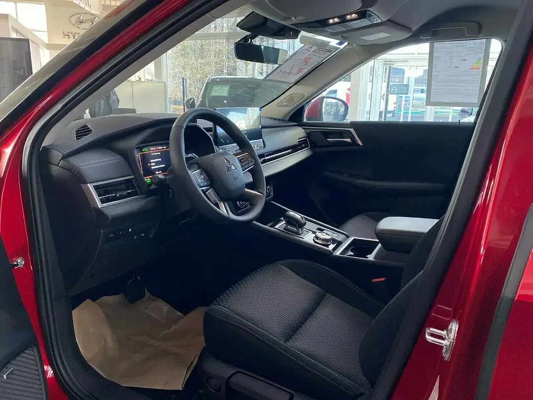Mitsubishi Outlander - Thumbnail 7