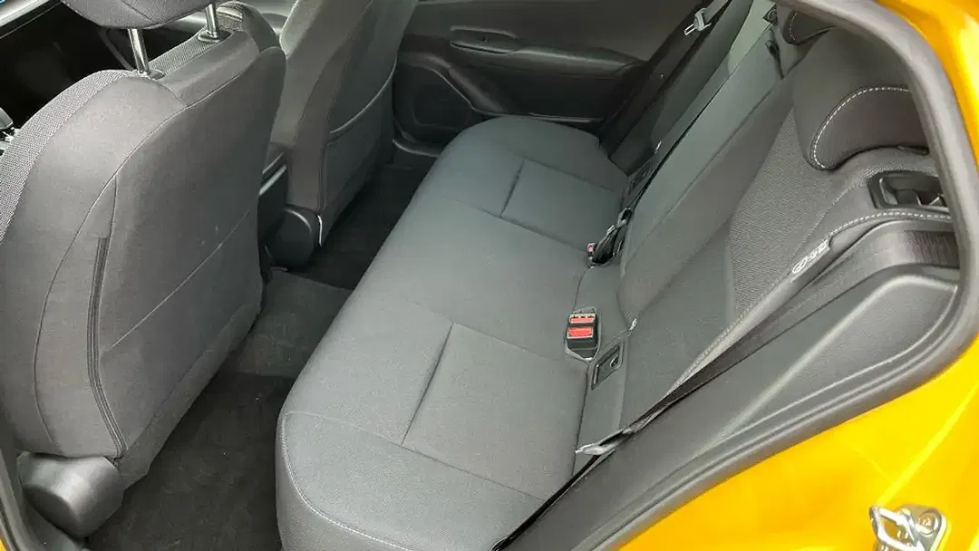 Toyota Prius - Thumbnail 10