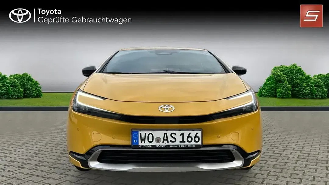 Toyota Prius - Thumbnail 2