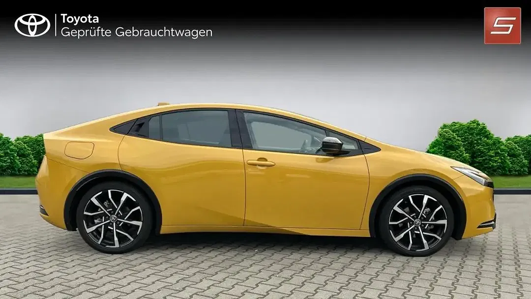 Toyota Prius - Thumbnail 4