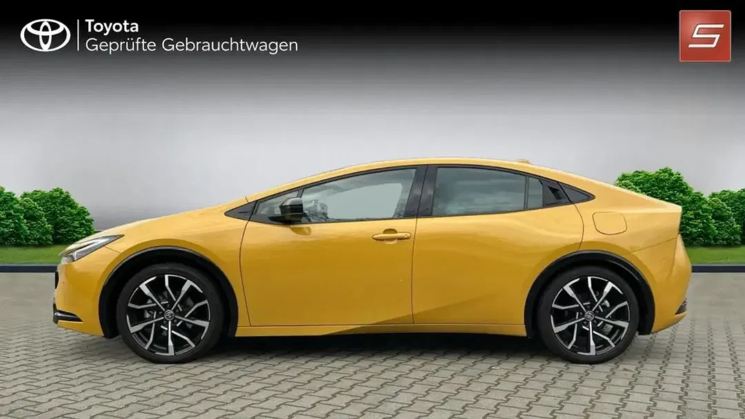 Toyota Prius - Thumbnail 8