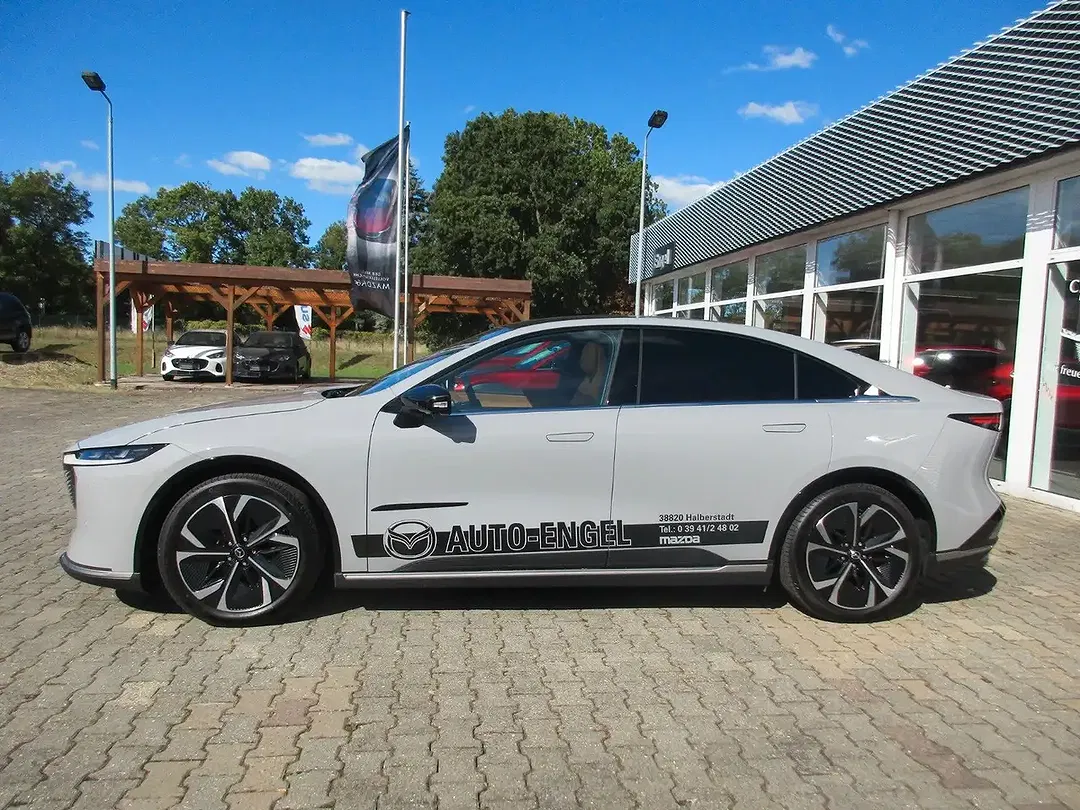 Mazda 6e - Thumbnail 3