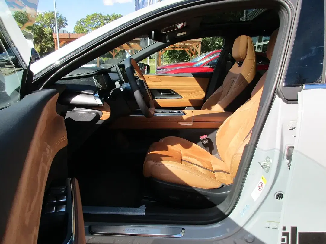Mazda 6e - Thumbnail 9