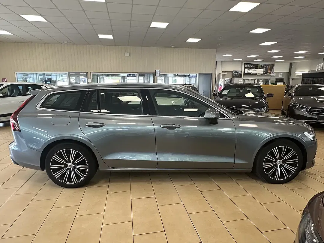 Volvo V60 - Thumbnail 4