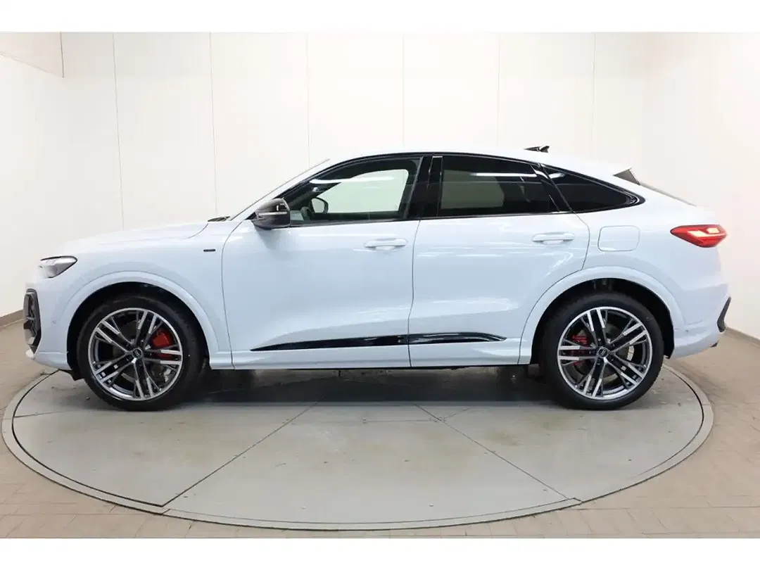 Audi Q5 - Thumbnail 4