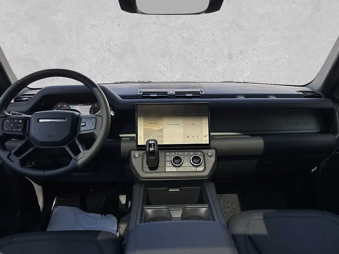 Land Rover Defender - Thumbnail 4