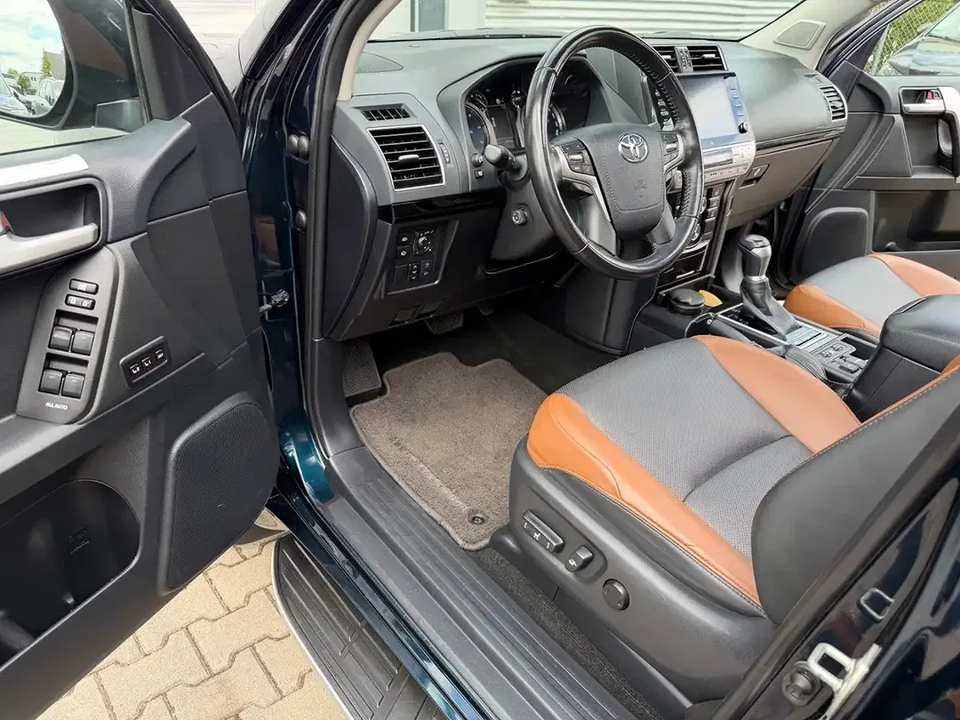 Toyota Land Cruiser - Thumbnail 7