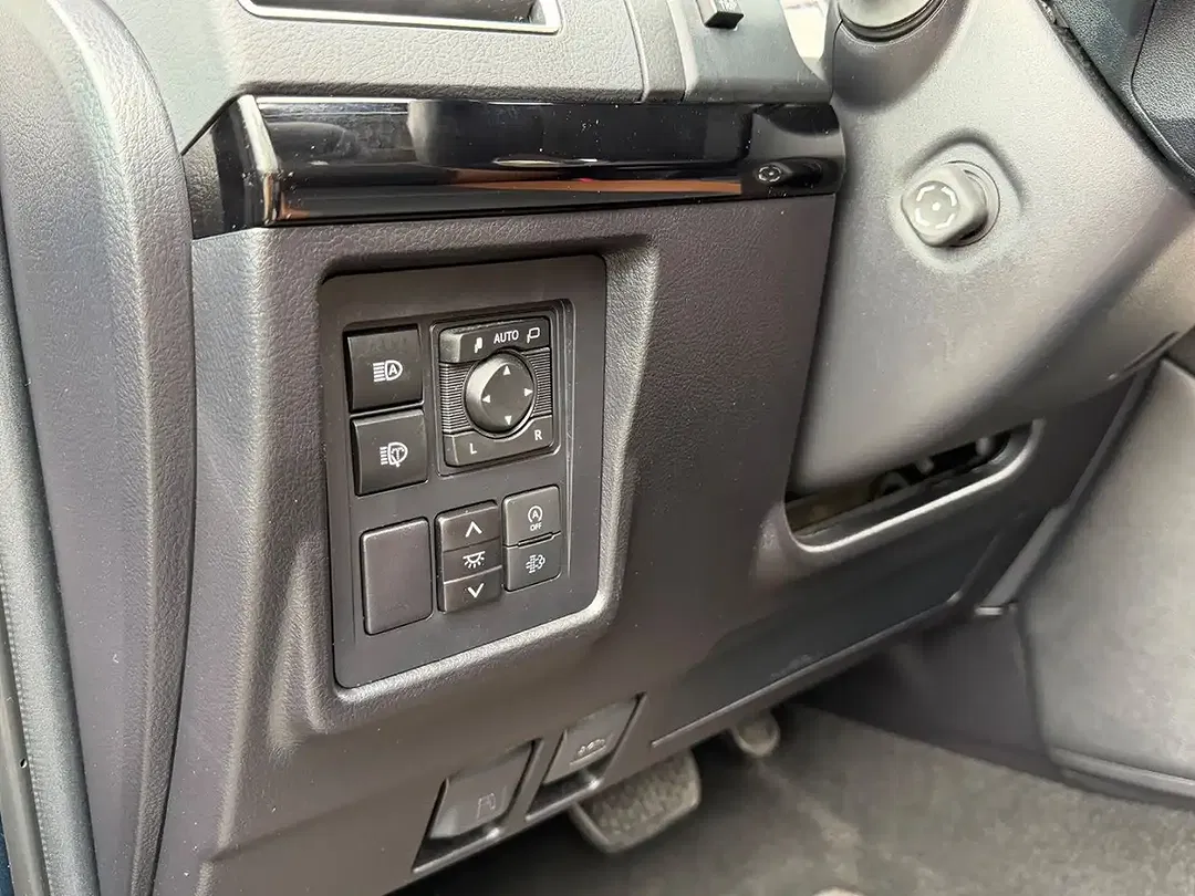 Toyota Land Cruiser - Thumbnail 8