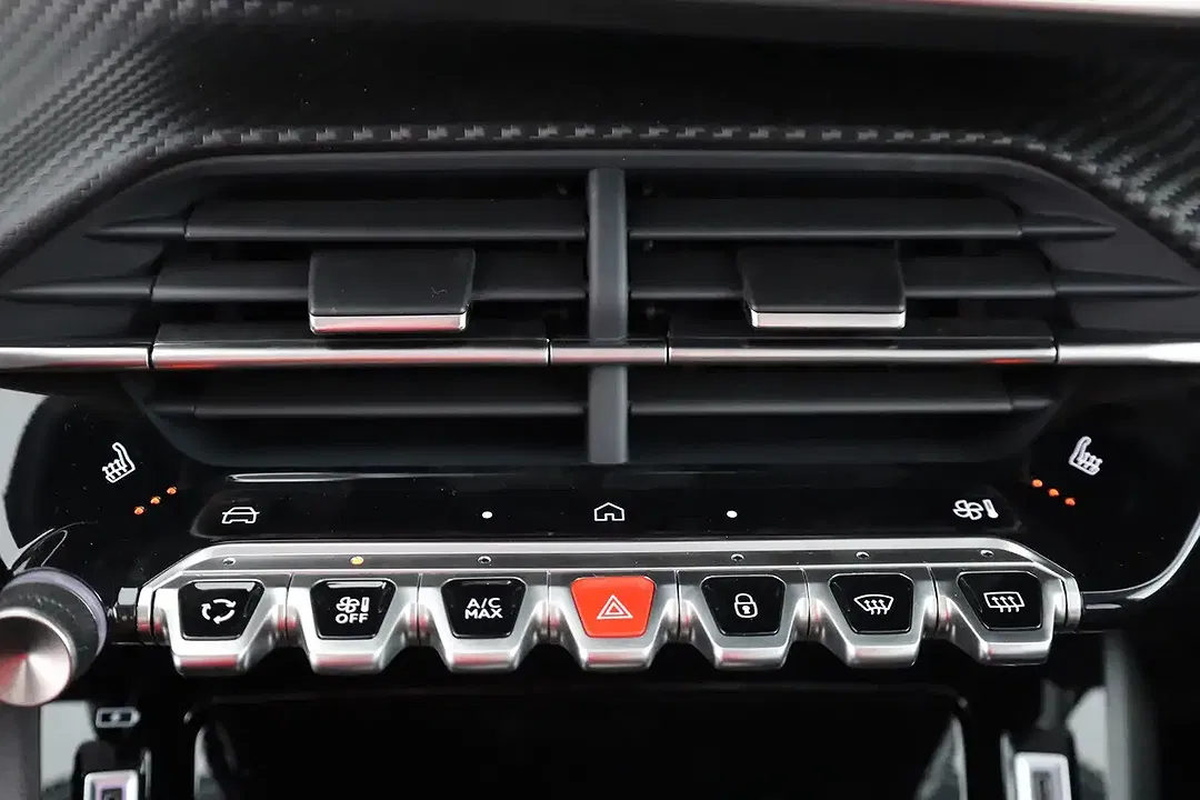 Peugeot 208 - Thumbnail 11