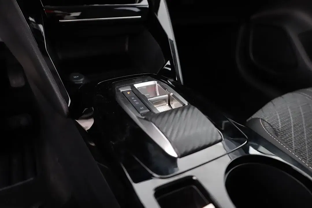 Peugeot 208 - Thumbnail 13