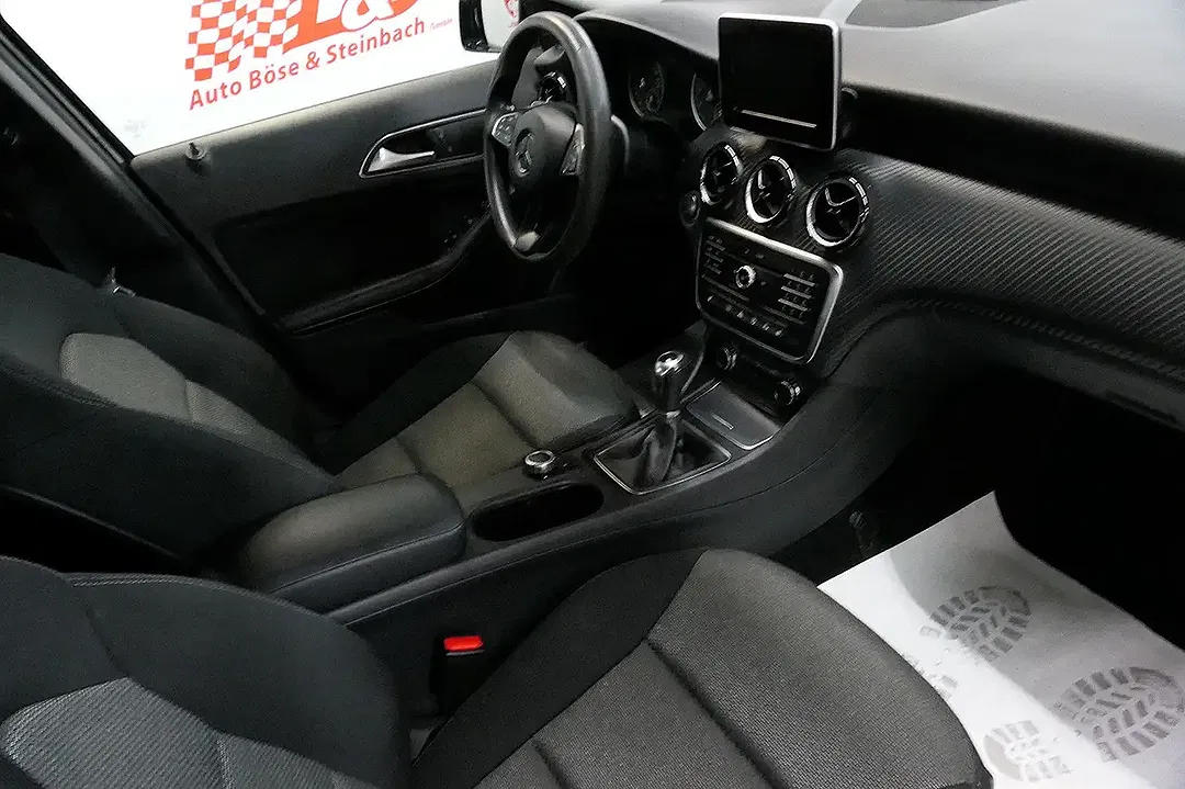 Mercedes-Benz GLA 180 - Thumbnail 11
