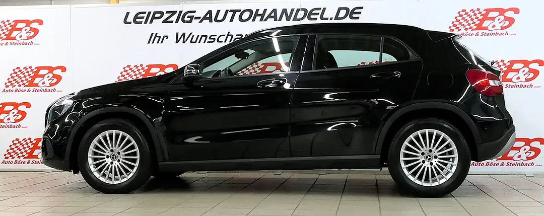 Mercedes-Benz GLA 180 - Thumbnail 2